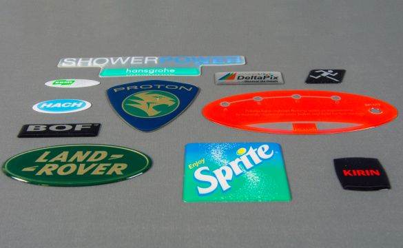 How to make your brand stand out with 3D badges and labels