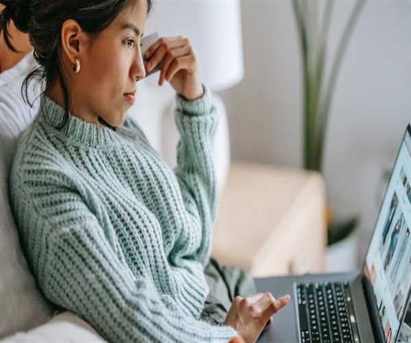 Explore the stages in which any search engines works