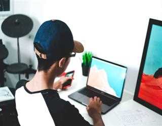 How to select laptops for teenager image