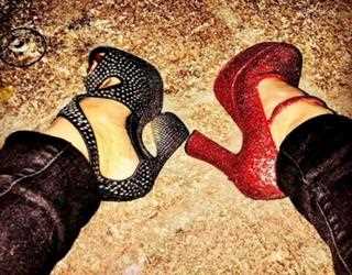 Mismatched Footwear With Dress Becomes a new Trend