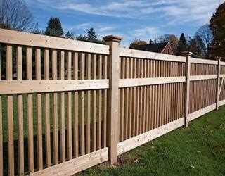 How to stick to a Tight Budget when choosing a Fence for your House