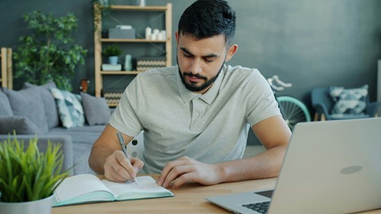 Why Professionals Are Choosing Flexible Education to Stay Competitive