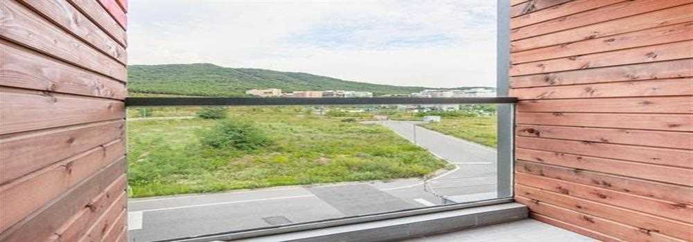 banner image of Evie Mills