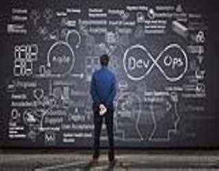 8 Key Differences Between Software Engineers and IT Support Engineers image