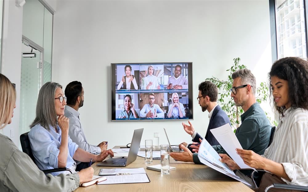 Integrating Custom Marketing Materials with Digital Strategies for Business Growth