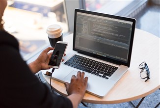 Design.com Website Builder vs Wix: Features Compared
