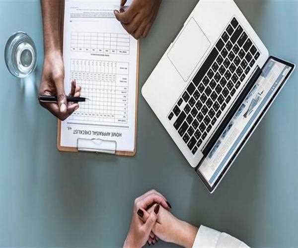 What are the benefits of using an HR management software?