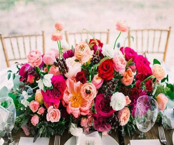 Making your own wedding flower arrangements