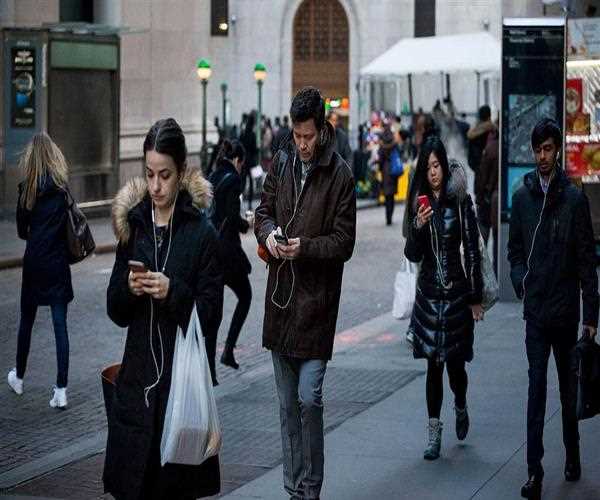 Phones Will Keep Your "Head Up" While Walking: Google