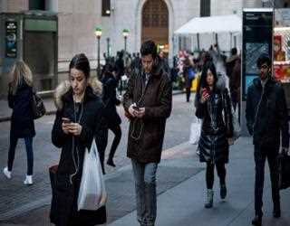 Phones Will Keep Your "Head Up" While Walking: Google