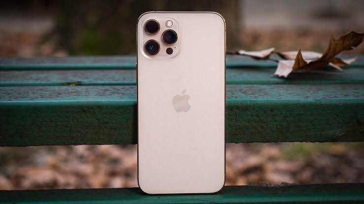 Apple to Develop Cheap and Big Display Phones in 2022