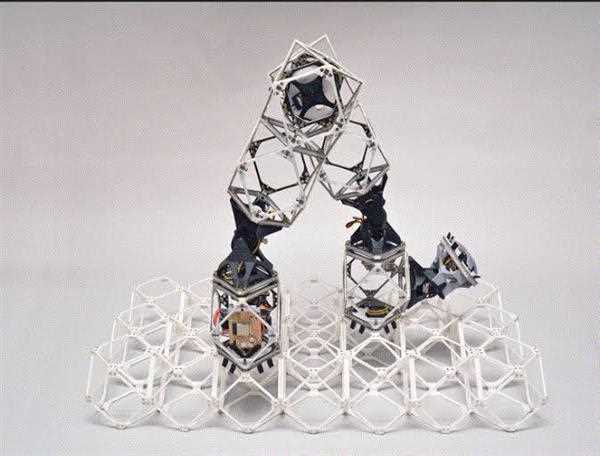 Self-building robots that can develop into larger machines are created by MIT engineers.