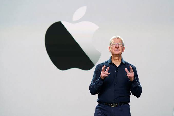 Apple will use US-made semiconductors in its products to lessen its dependency on Asia.