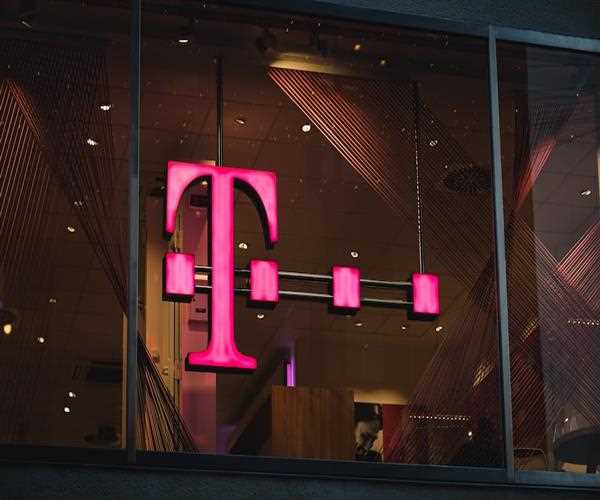 T-Mobile Unveils $100 Phone Plan