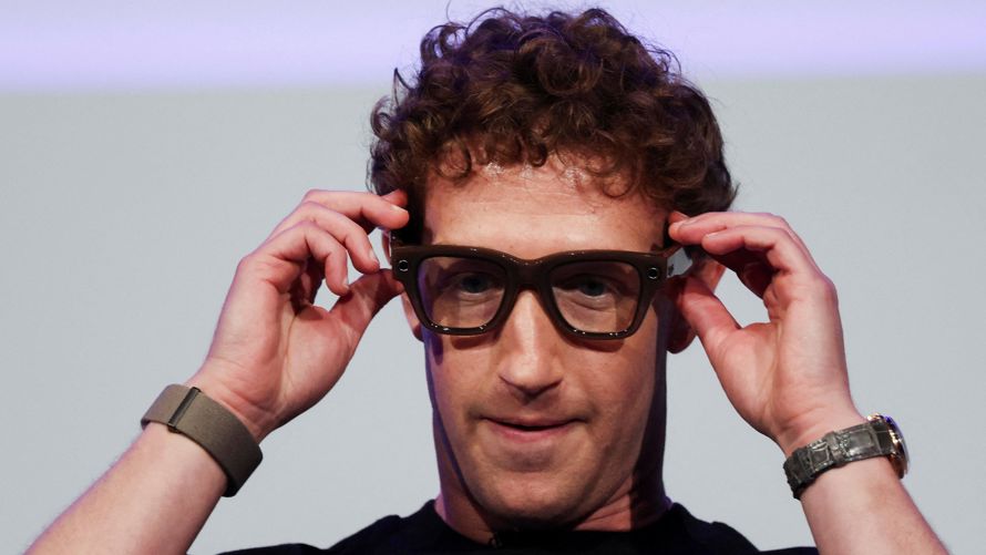 Meta’s Ray-Ban Display Adds a Small Screen to Smart Glasses