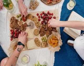 Benefits of eating with Hands