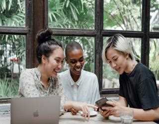 5 Online Video Editors to Make Custom Videos, Fun Greetings