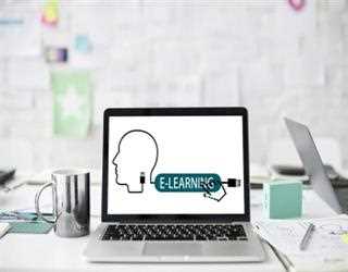 Online training vs. offline training:Text, Videos, Podcasts, Infographics, and One-on-One Discussion