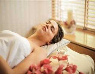 4 reasons why women above 30 need to invest in neck creams