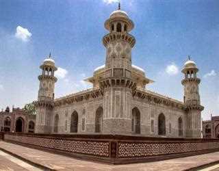 Explore The Beauty of the ancient Mughal city Agra