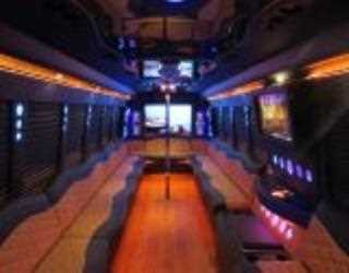 Top Reasons for Hiring Group Travel Limo Service