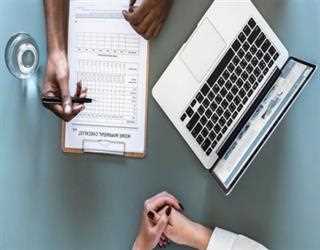 What are the benefits of using an HR management software?