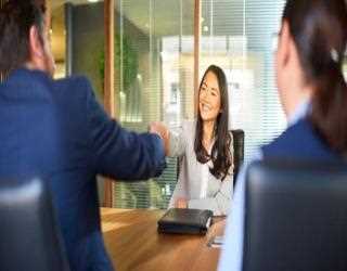 Recruiter vs. Hiring Manager: What's the Difference? Who is responsible for recruiting new applicant