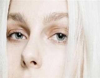 15 Natural Ingredients That Work for Eye Wrinkles & Puffiness