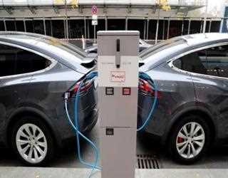 Loosen Bolts 6.000 Tesla Vehicles in US Recalled.