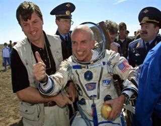 Entrepreneur Dennis Tito will travel around the moon on Starship with SpaceX.
