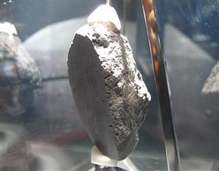 US presents Cyprus with an Apollo 17 moon rock 50 years after its discovery.