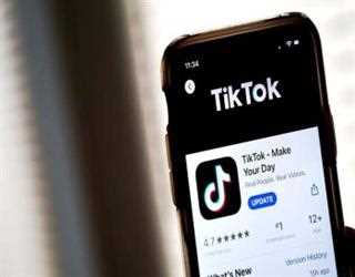 Due to security concerns, the FCC commissioner urges on the US to outlaw TikTok.