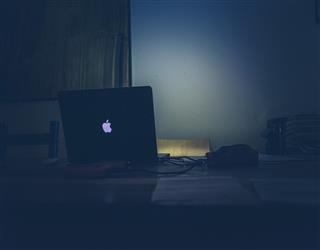 Apple will invest $1 billion annually in films to break into theatres.