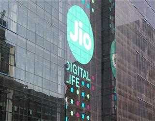 Reliance Jio seems to bring Cloud Laptop soon with expected price around 15,000: Sources Say