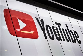 YouTube Experiments With AI-Powered Overviews in Search, Featuring Video Carousel Layout